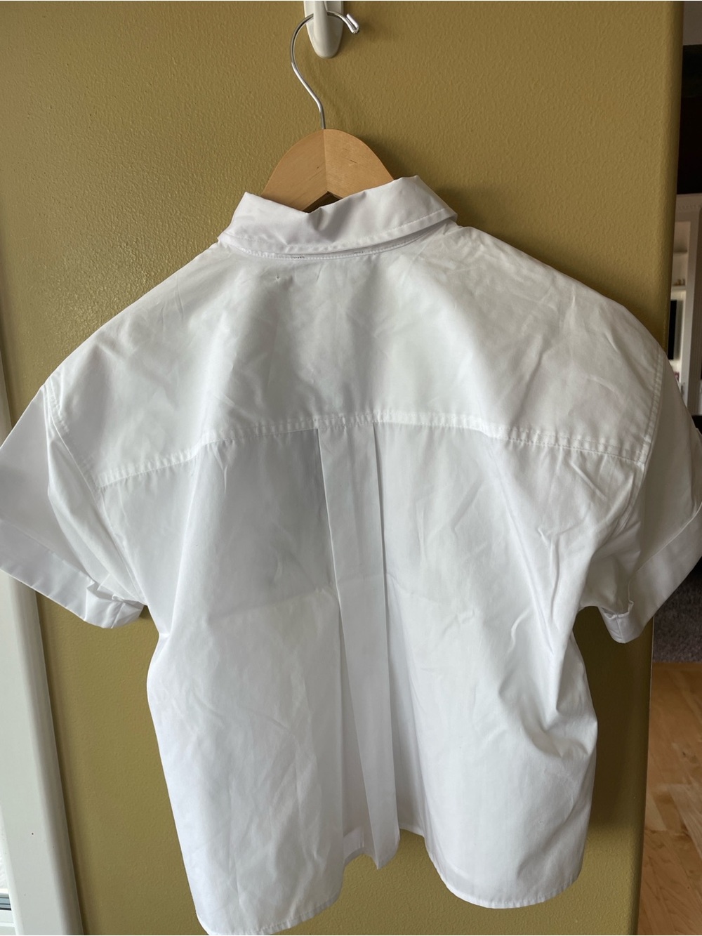 BWT Karl Lagerfeld White Embroidered Short-Sleeve Shirt. Price Is firm - Picture 9 of 12